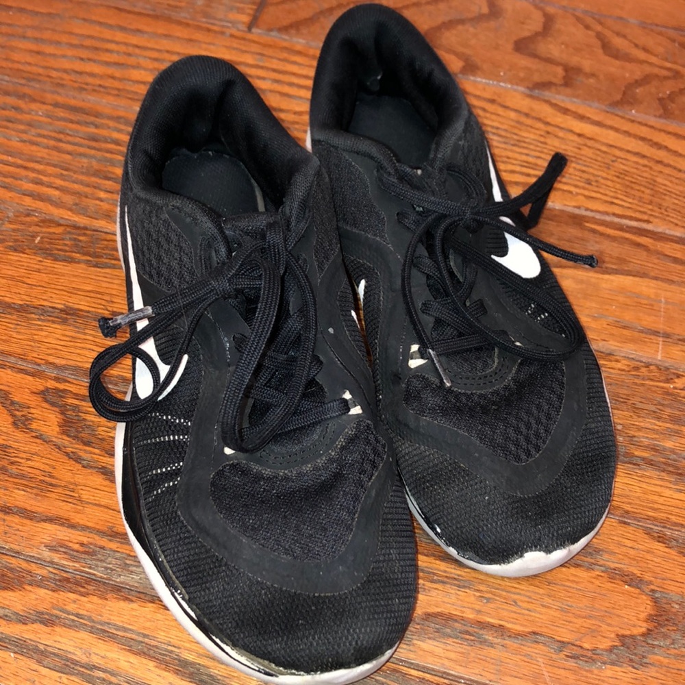 Black nike sneakers